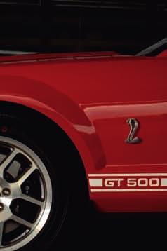 Då liksom nu hade Carroll Shelby fingret på avtryckaren. Till skillnad från den mer rejsiga GT350 stod GT500 för både lyx och prestanda.