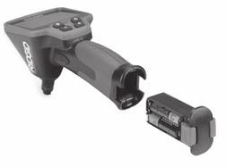 2. Sätt in fyra (4) nya alkaliska AA-batterier (LR6), och kontrollera att du vänt dem rätt enligt figurerna i batteriutrymmet. Byt alltid ut alla batterierna samtidigt, för att undvika batteriläckage.