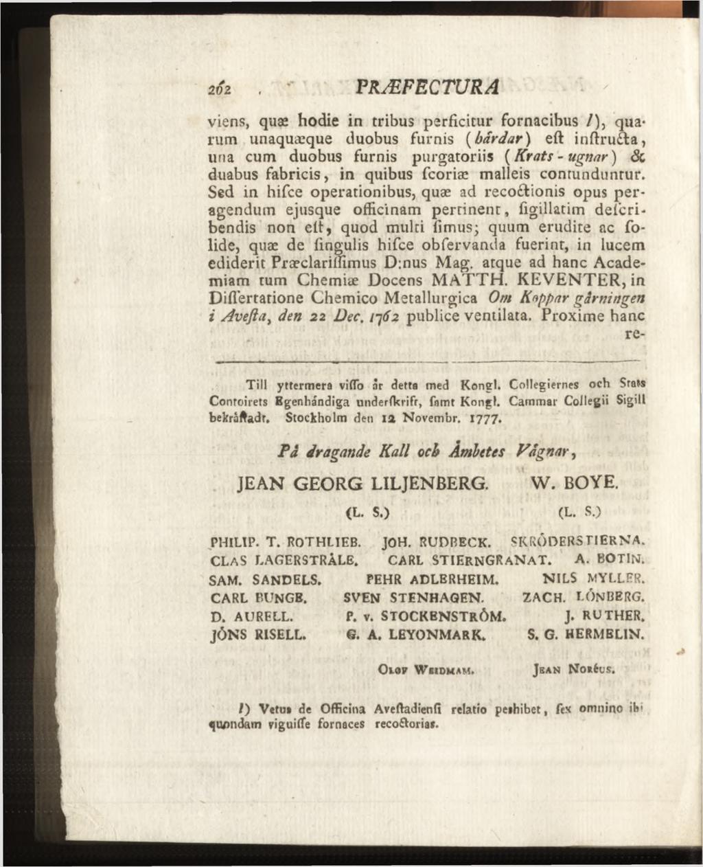 viens, quæ hodie in tribus perficitur fornacibus /), quarum unaquæque duobus furnis ( bârdar) eft inftru&a, una cum duobus furnis purgatoriis [K rats - ugnar) & duabus fabricis, in quibus fcoriæ