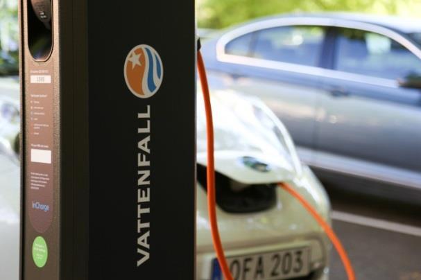 Rörelsesegment Belopp i MSEK 2017 2016 2017 2016 2016 månaderna Underliggande rörelseresultat Customers &
