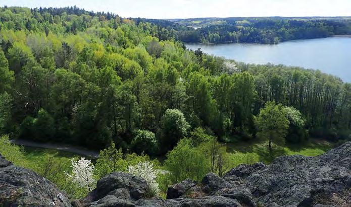 Den bebyggelse som finns där är i huvudsak mindre fritidshus- eller småhusområden i anslutning till sjöar och skogsbryn.