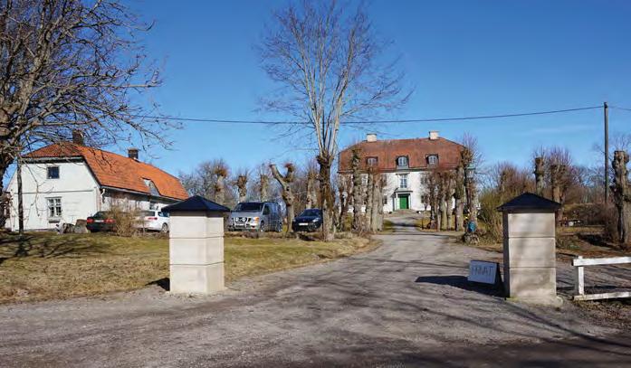 Mest framträdande är den långa dalgången som löper från Albysjöns strand i nordväst genom Glömstadalen, via sjön Orlången till Lissmadalen i sydöst.