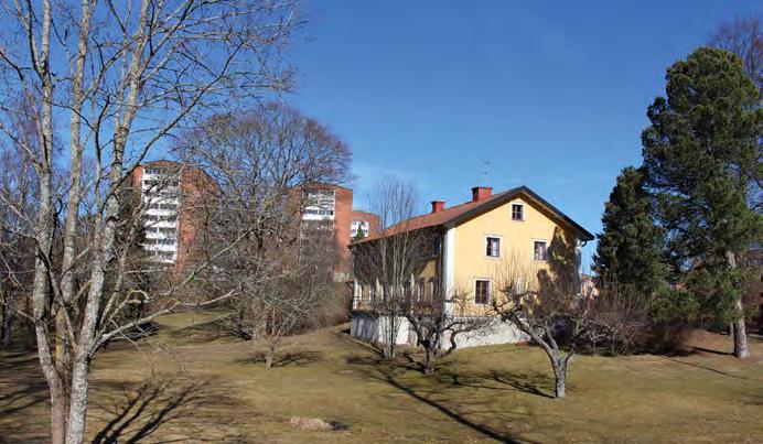 Stadsdelarna Skärholmen, Fittja och Alby byggdes ut i samband med tillkomsten av den röda tunnelbanelinjen till Norsborg.