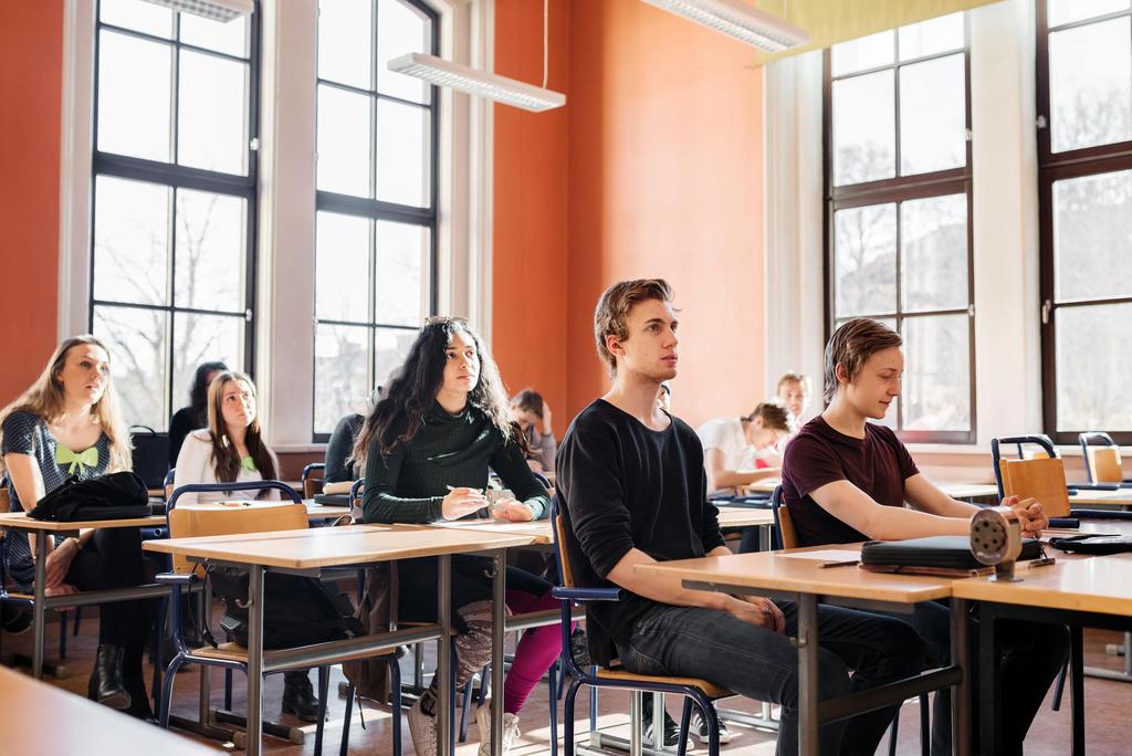 2 (34) Teknisk rapport för Skolenkäten HT 2016