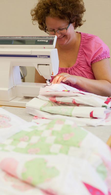 TEXTIL / MÅLERI / HANTVERK Syvecka Lappteknik/quiltning 11 16 juni Ta med dina syvänner eller kom ensam och var med på kurs på folkhögskolan i Hemse.