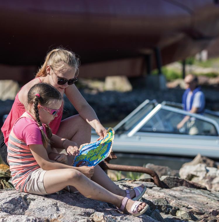 57 BOW RIDER Det sportiga och mångsidiga öppna båten är en dröm för den äventyrslystne. Yamarin Cross 57 BR erbjuder utmärkta köregenskaper för ett fartfyllt båtliv.