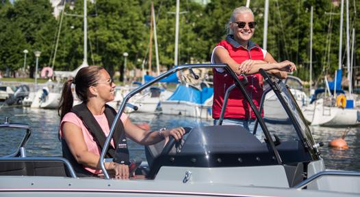 MOT ÄVENTYR PRESTANDA OCH KÖRGLÄDJE Vare sig du planerar en sommarutflykt till en närbelägen ö med barnen, en fartfylld vattensportdag med kompisgänget eller en höstlig fisketur, så är Yamarin Cross