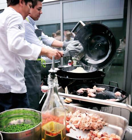0 H 12.5 cm GJUTJÄRNSGRILLGALLER 18.212.44 Porslinsemaljerat gjutjärn 3.000 kg B 20.3 D 44.0 H 0.