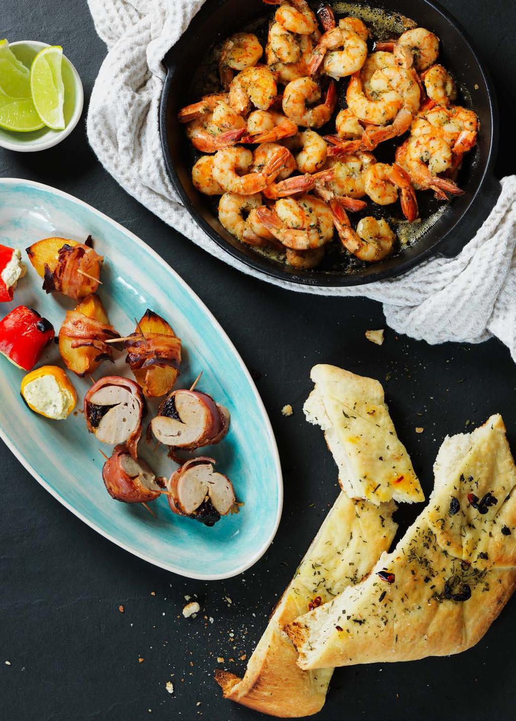 SMÅTT OCH GOTT PÅ TALLRIKEN APTITRETARE INGREDIENSER FOCACCIA JÄSDEG 500 G DURUM- ELLER VETEMJÖL 10 G SALT 20 G FÄRSKJÄST 350 G LJUMMET VATTEN 30 G OLIVOLJA FYLLNING 30 G URKÄRNADE, STRIMLADE OLIVER