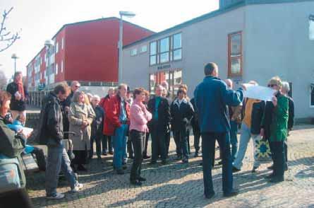 Förutom en allmän diskussion om den fysiska planeringens spelregler och dilemman har grönvandringarna fokuserat på hur stadsdelen används idag, samt hur en komple ering av bebyggelsen skall kunna ske.