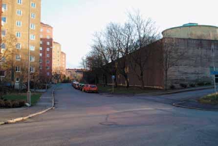 Det skissade förslaget som tagits fram i samarbete med Bostadsbolaget innebär a man prövar a bygga ovanför