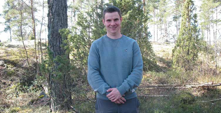 André har varit egenföretagare i två år och jobbat med stockhusbyggande och skogsarbete. Tidigare jobbade han som skogsbruksplanerare på Skogscentralen i 1,5 år.