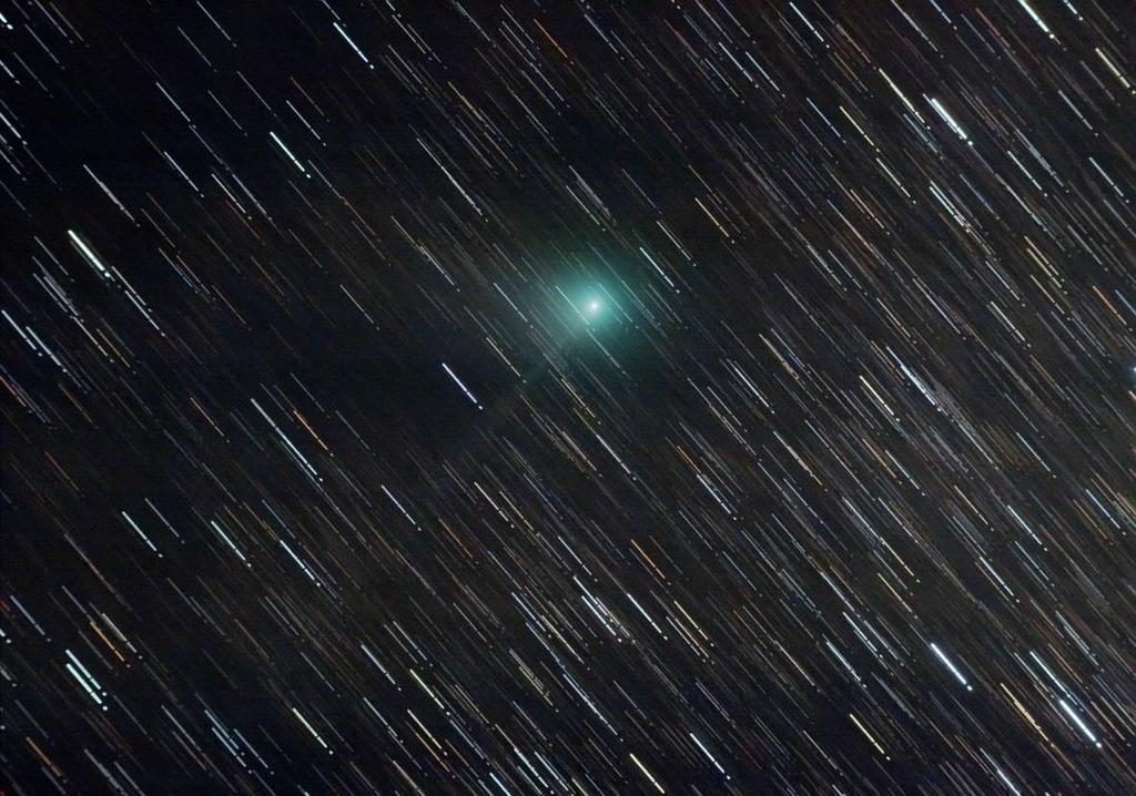 6 Bild 2. Kometen C/2014 E2 (Jacques) 2/9 ca. 23.00. Exponering 36x1 min.