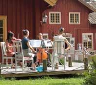 Bästa utkiksplatsen Tjörn Runt är ett kärt återkommande evenemang som lockar många seglare men även publik som sitter tryggt på klipporna och ser det magnifika skådespelet.