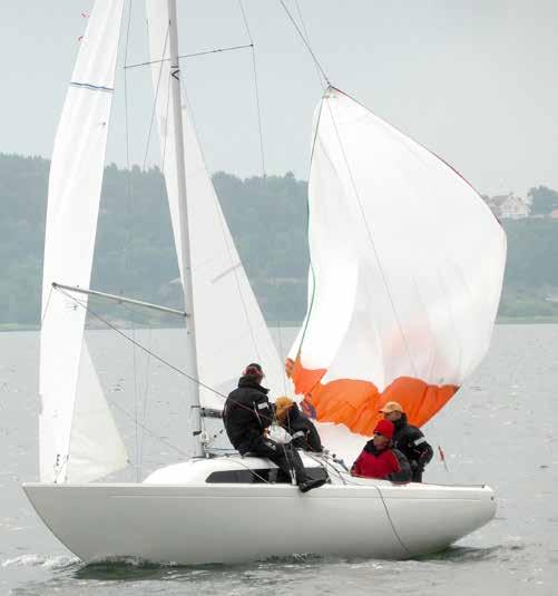 Kappsegling på alla nivåer Under 2014 köpt klubben in en Maxi 77 för att använda som startbåt på tävlingarna.