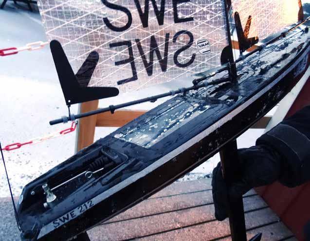 Det är där vi står oavsett årstid när vi seglar - vi som ägnar oss åt radiostyrda små segelbåtar, det som kallas för RC-segling. Det är nog bara isen och alltför sträng kyla som stoppar oss.