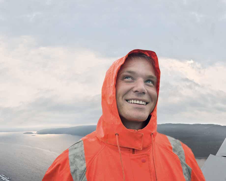 Det som gör Lilla Tjörn Runt unikt är att det är en distanssegling för ungdomar. Deltagarna i optimistklassen är dessutom uppdelade i åldersklasser.