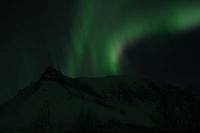 Aurora borealis över Räitatjäkka Magnifikt norrsken mellan Nallo och Räitatjäkka Nästa morgon bar det av mot Nallo. Vädret var strålande men kallt.