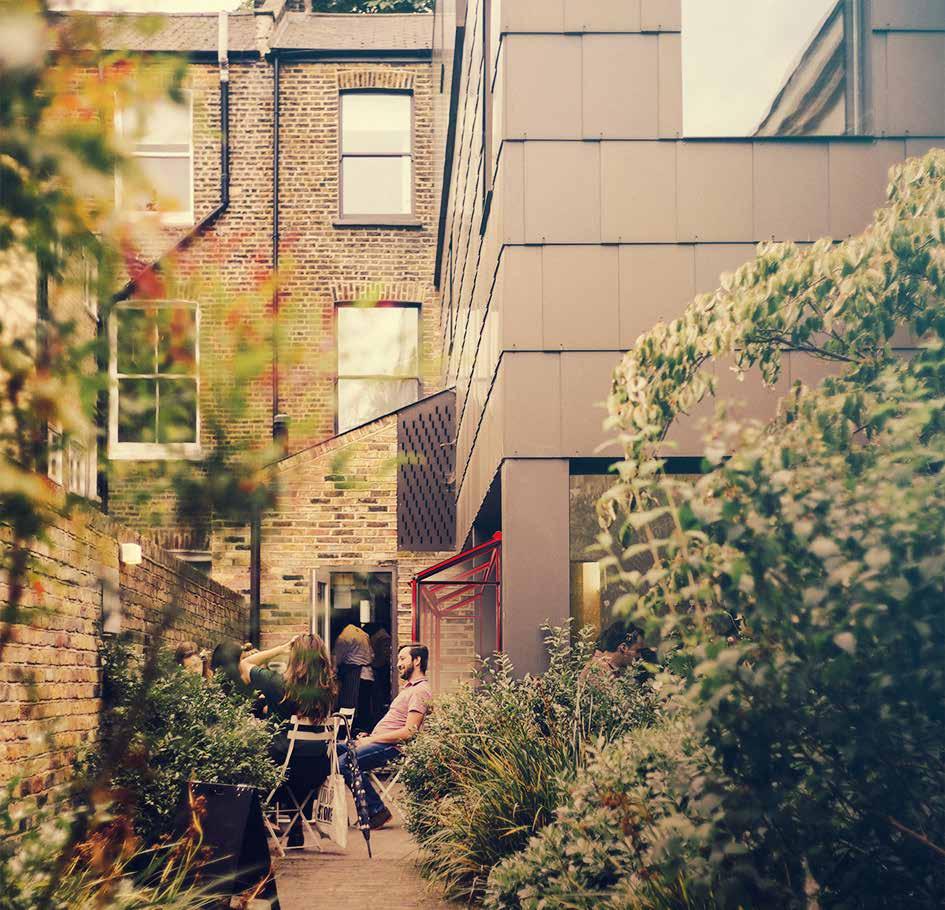 Urban Gardening Ett litet, stort växthus för liten yta Ett riktigt växthus är något som står högt på önskelistan hos många men ofta kan bristande tillgång till utrymme ses som en begränsning.