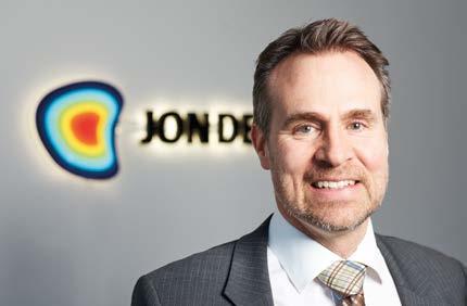 PROSPEKT 2018 LEDANDE BEFATTNINGSHAVARE Robert Ekström Verkställande direktör Per Ersson Chief Financial Offier Robert Ekström (född 1971) är verksam som verkställande direktör i Bolaget sedan 2016.
