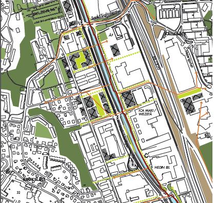 ningar och ligger cirka 150 meter från planområdet. Den branta sluttningen används till viss del för lek men lämpar sig i övrigt inte särskilt väl för vistelse i nuvarande skick.