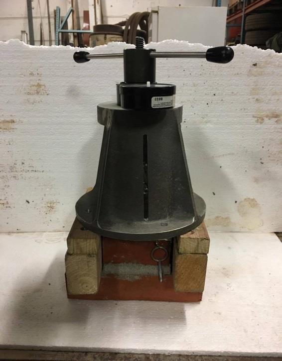 Figur 5. Skiss av färdig provkropp 4.2 Tester av provkropparna - vidhäftning Vid varje provtillfälle, med sju dygns intervaller, testades totalt 15 provkroppar.