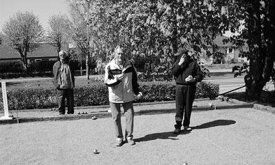 Boulespelet blev en positiv upplevelse för de närvarande, som alla blev sugna på att fortsätta. Boule kan spelas året om och har verkligen en stor social betydelse.