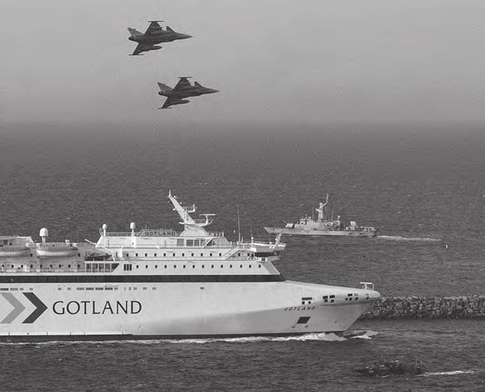 Enheter ur Marinen och Flygvapnet under en övning i sjöfartsskydd hösten 2014. Foto: Försvarsmakten, Instagram, fotograf: Didrik Book. skrivningar är tecken på ett angeläget uppvaknande.