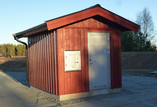Figur 7. Exempel på pumphus för placering av avloppspumpar och tryckstegringspumpar. Källa: http://norvatek.se/. I tidigare projekteringsskede förslogs slamavskiljning på nödbräddavlopp.