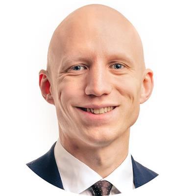 årig dotter. Har haft ledande roller i flera finlandssvenska föreningar. 7. Per Sefastsson, civilingenjör Danderyd Civilingenjör i farkostteknik, varav ett år i Tyskland, och fil. kand.