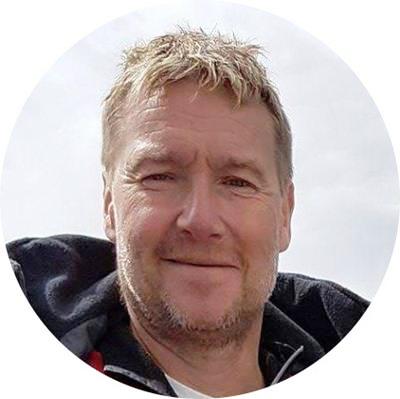 Har tidigare arbetat heltid inom försvaret som luftburen jägarsoldat och är idag deltidsanställd. Har även arbetat som undersköterska, bland annat på intensivvårdsavdelning.