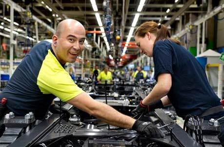 6 LASTBILAR Stabil intjäning Efterfrågan i Europa är fortsatt hög, orderuppgång i Nord- och Sydamerika Justerat rörelseresultat om 5.417 Mkr (5.