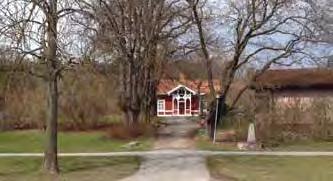 Ängby kyrka kopplas visuellt samman med tunnelbaneentrén med en öppen platsbildning i form av ett terasserat torg. Torget beskrivs närmare på sid 35.