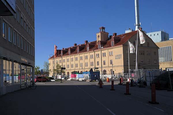 Heurlins plats Längst österut i stadsdelen, invid det gamla lagerhuset, ligger Heurlins plats, vid Järntorgsgatan mellan Järntorget (Linné/Haga) och Esperantoplatsen (Kungsgatan /Rosenlundsgatan).