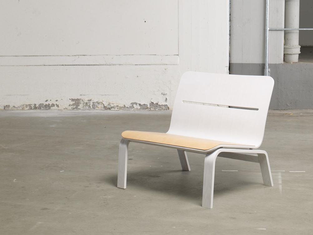 BOWIE BOWIE LOUNGE CHAIR DESIGN CLAESSON KOIVISTO RUNE 1998/2016 SHELL AND BASE OF MOULDED OAK. FINISHED IN STAIN.