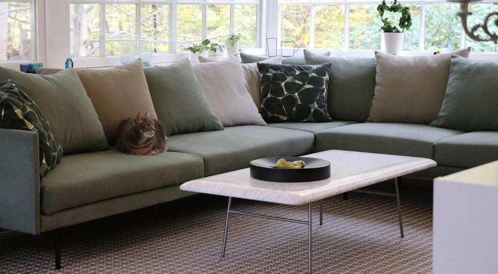 835 835 COLLAGE CORNER LOW COLLAGE SOFA MODULE, CORNER LOW. INCL 3 BACK CUSHION UPHOLSTERY COM 12.115 15.145 HEIGHT 650MM A 13.600 17.000 DEPTH 835MM B 14.430 18.040 LENGTH 835MM C 15.595 19.