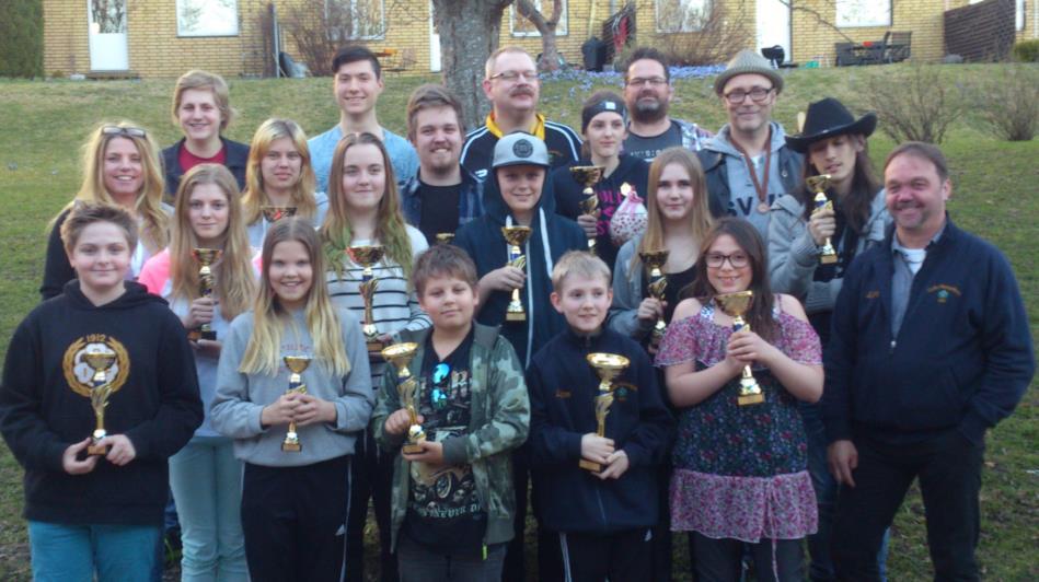 8,5 10,0 91,4 318,4 Final Stående Junior Robin Lindberg 296 51,8 9,9 10,7 9,8 9,9 9,8 101,9 397,9 Lina Lindström 288 48,6 10,6 10,2 10,2 10,1 9,7 99,4 387,4 Nina Englund 282