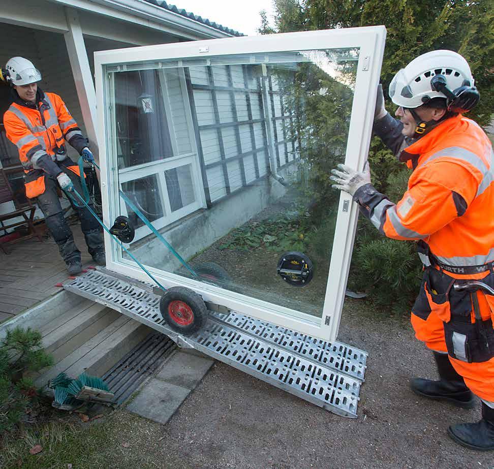 Tillsammans med Tiivi-montören går du i förväg igenom de olika faserna i monteringsarbetet och slutresultatet när fönsterrenoveringen är klar.