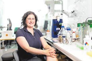 16 NextMeda Katja Petzold tänjer på gränserna nom RNA-forsknng Katja Petzolds forskargrupp använder sg av bland annat NMR (nukleär magnetresonans) och andra bofysska teknker för att undersöka den