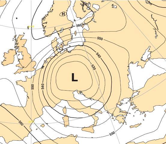 Hur högtryck bildas Kalla högtryck (10%) bildas av en högtrycksrygg mellan lågtryck som passerar över de norra delarna av Skandinavien.