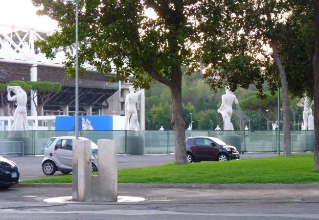 Stadio dei Marmi/ Foro Italico Mussolinis skulpturer vid Stadio dei Marmi gick inte att se.
