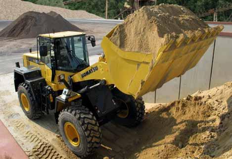 Smidigt länksystem Effektiv lastning och massdisponering Komatsu WA320-6 med Z-stång har mycket