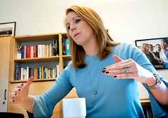 Vi bryr oss om hela landet 7 n Annie Lööf är ledare för Centerpartiet. Vad är det bästa med Sverige år 2018? Det är alla människor som jobbar och gör Sverige bättre.