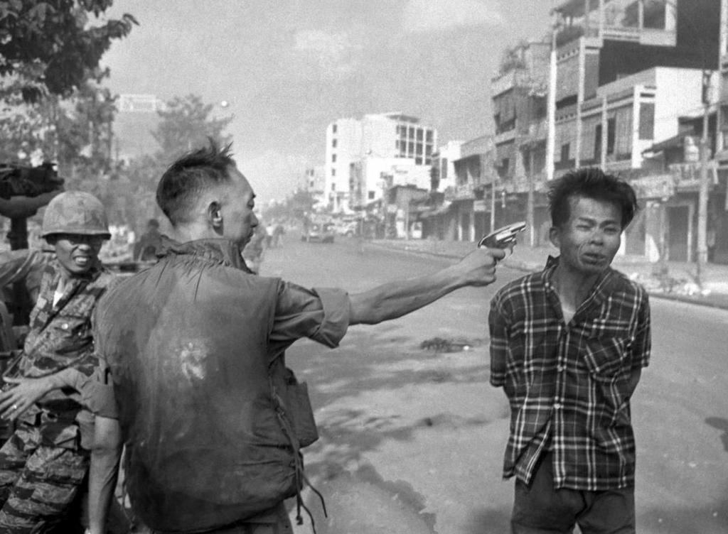 Vänsterpress om Tet-offensiven 50 år efteråt Tetoffensiven 1, som inleddes i södra Vietnam i slutet av januari 1968, innebar en stor motgång för den amerikanska stats- och militärledningen.