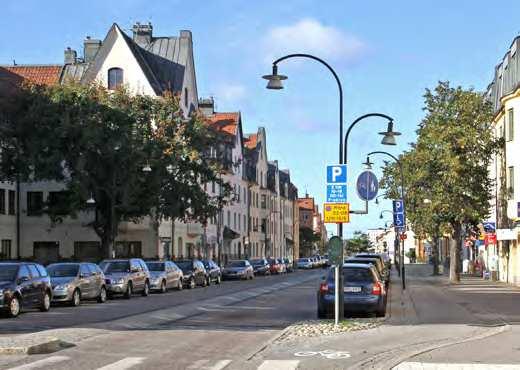 I Aspudden fungerar Blommensbergsvägen bort mot Gröndal som områdets huvudgata.