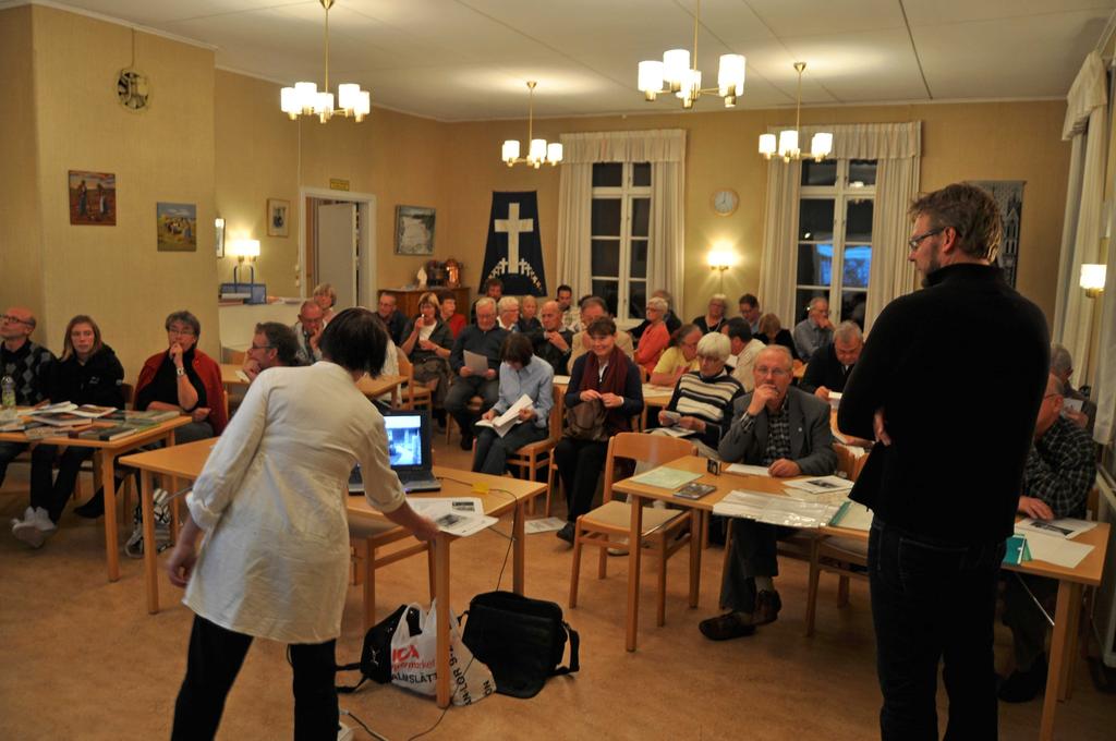 Gammalkil kom med sin mobila ässja och visade hur smide går till. Han hade även fint smide till försäljning. Ferguson var välrepresenterat och flera av ekipagen hade fina tillbehör att visa.