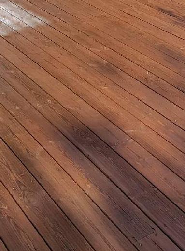 Liwa Färg GYNNSAM FÖR MILJÖN Liwa DuraClean tränger djupt in i träets struktur för att kemiskt reagera med träet vilket medför en permanent vidhäftning och förstärkning av träet, vilket i sin tur