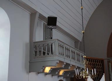 Den tidigare stativmonterade högtalaren var placerad på balkongen. Foto: Tobias Mårud. Figur 19.