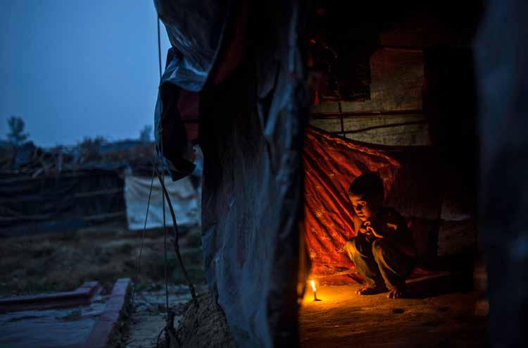 PÅ FLYKT UNDAN TERRORN I BURMA I lägren i Kutupalong i Bangladesh vittnar flyktingar om hur burmesisk militär använt mord, tortyr och våldtäkter för
