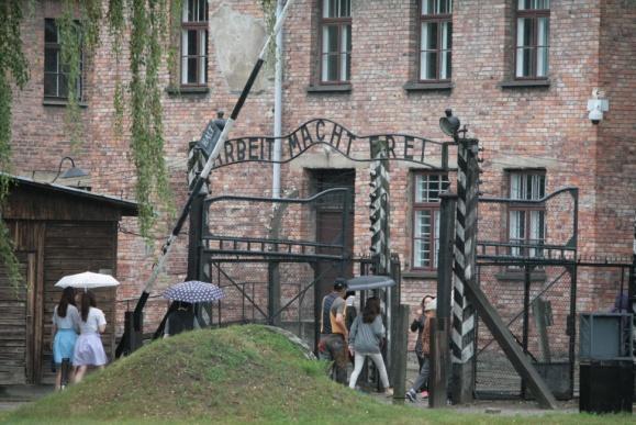 Dagens program bestod av ett besök i koncentrations- och förintelselägret Auschwitz - Birkenau.